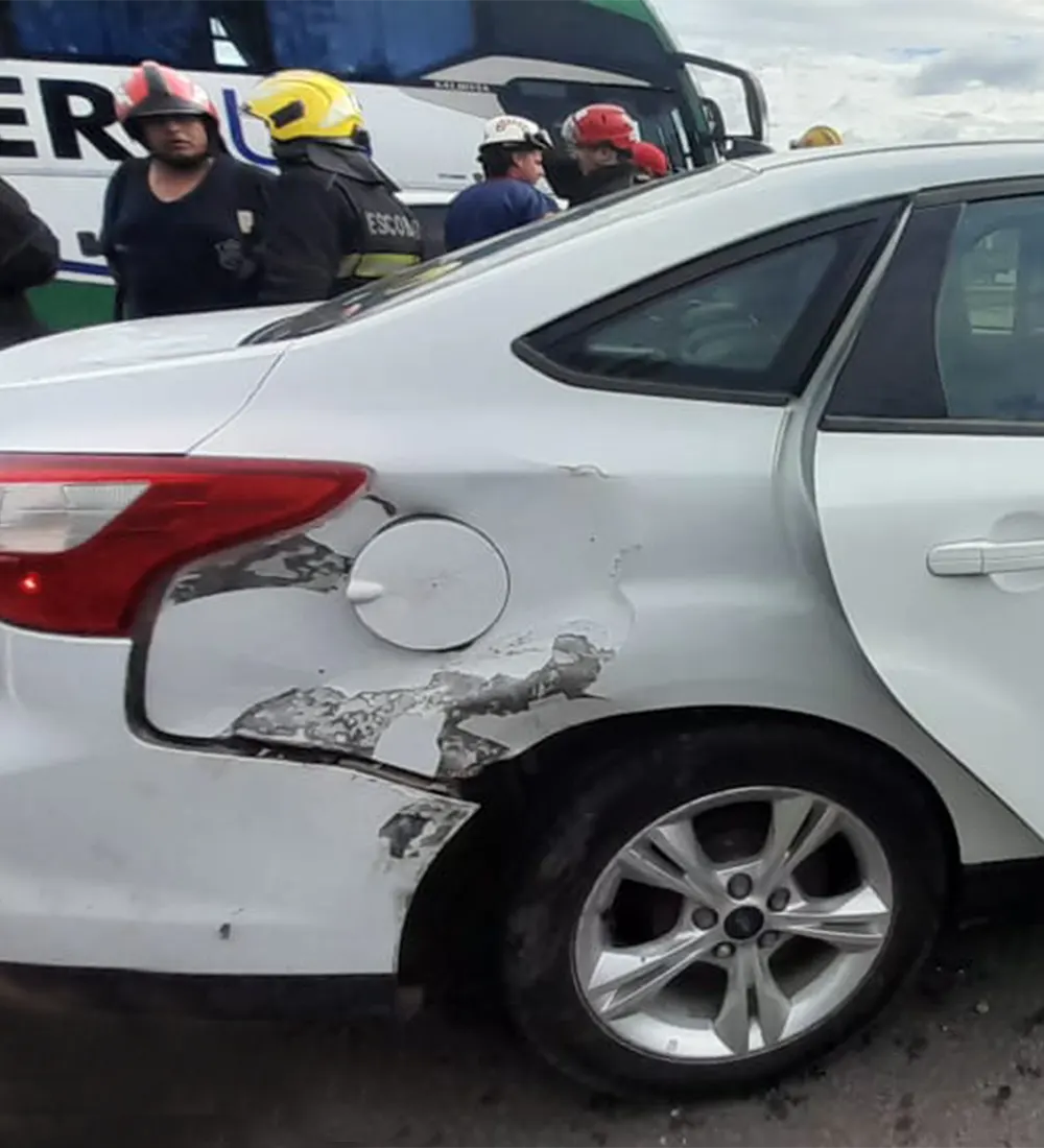 Ford Focus con daños provocados por el accidente