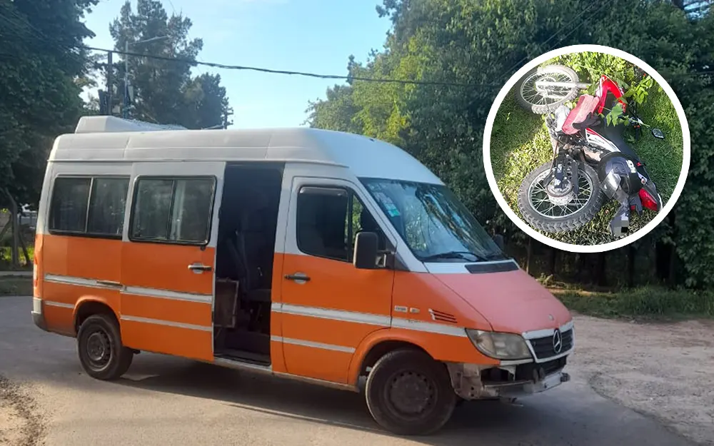 Un transporte escolar y una moto chocaron en el barrio parque El Cazador