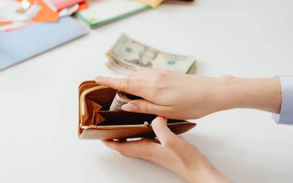 Bróker vs. Banco: por qué la plataforma que usás para comprar Dólar MEP importa (y mucho)