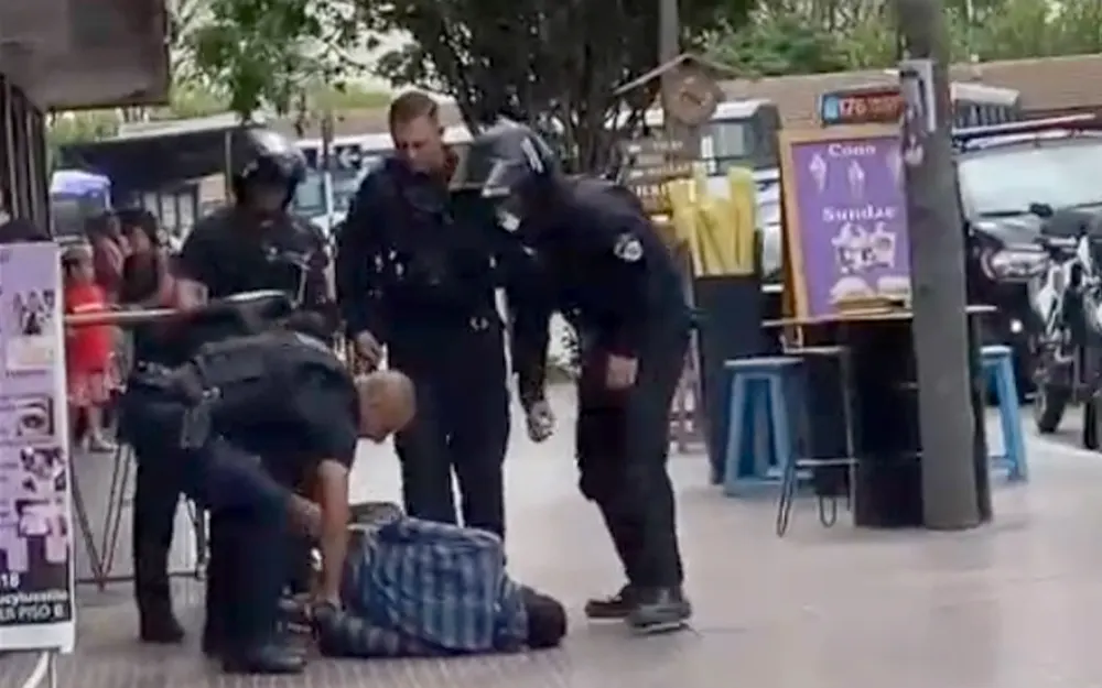 Amenazaba a personas con un palo en la terminal de Escobar: terminó detenido