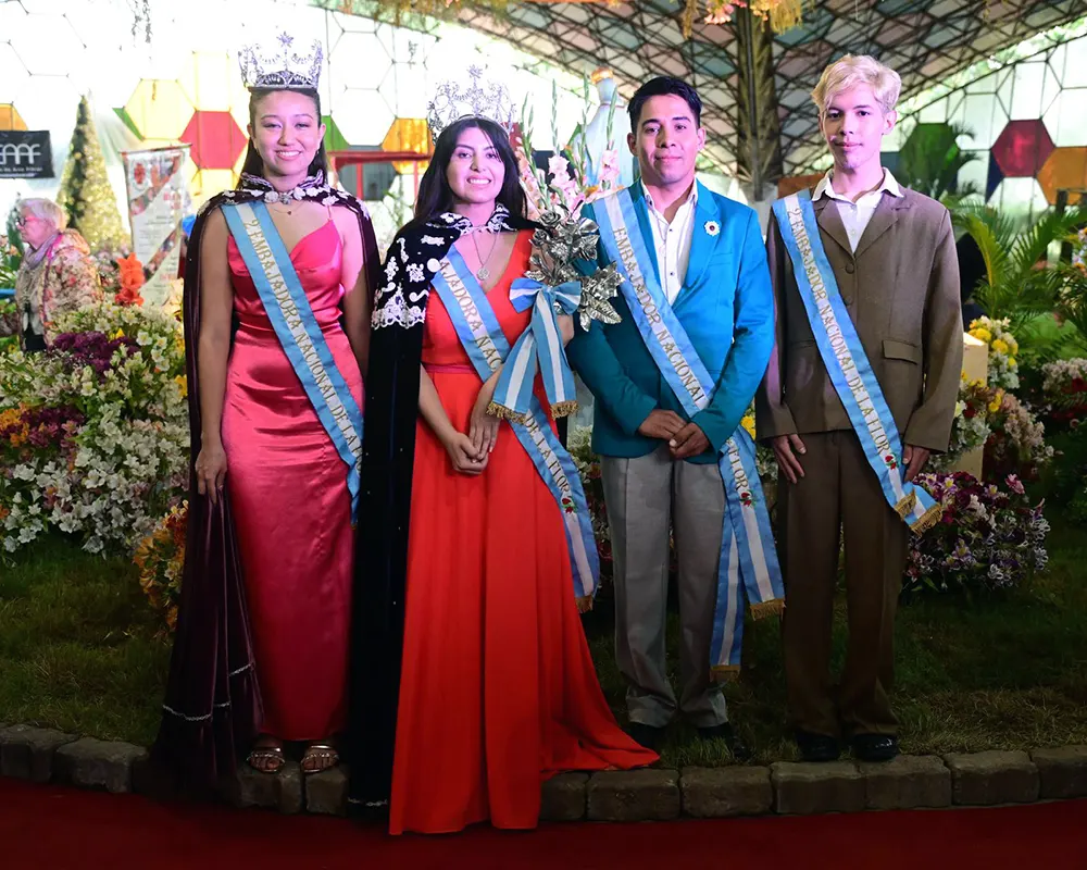 Los nuevos embajadores y embajadoras de la Fiesta Nacional de la Flor.