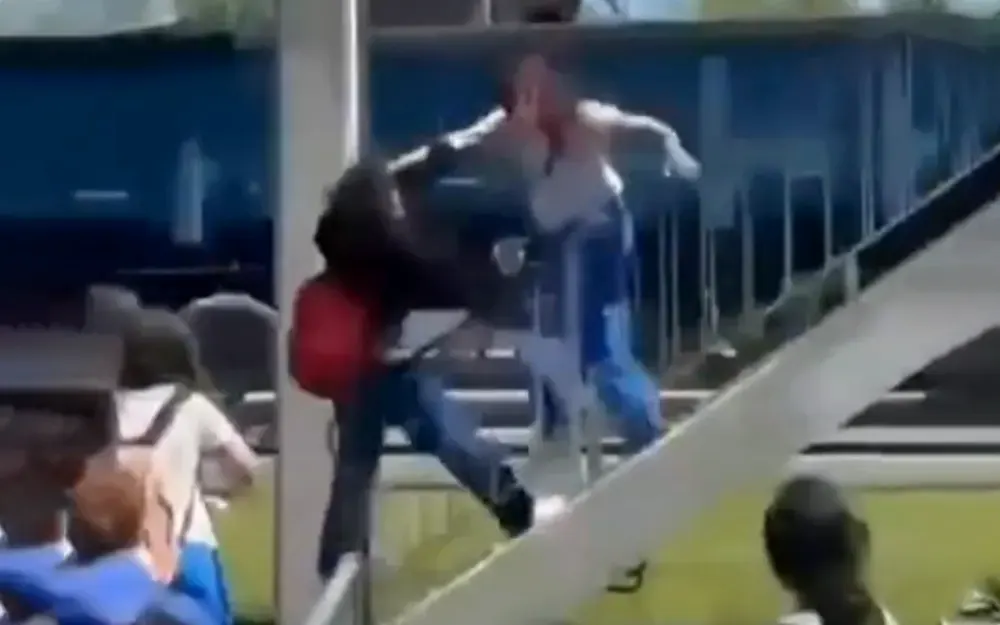 Violenta pelea callejera entre dos alumnas de un colegio de Maschwitz