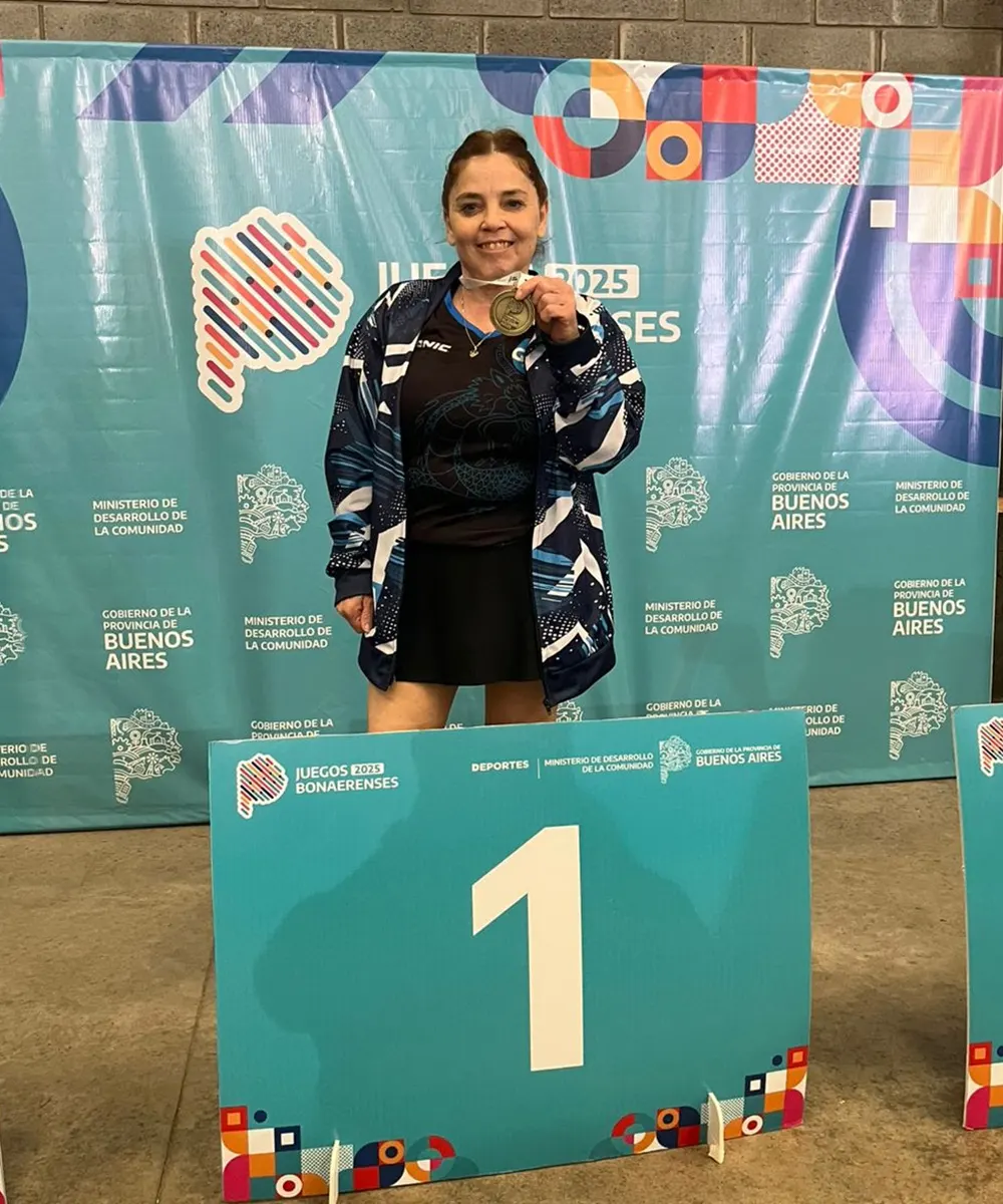 Clelia Akisawa, medalla de oro en tenis de mesa