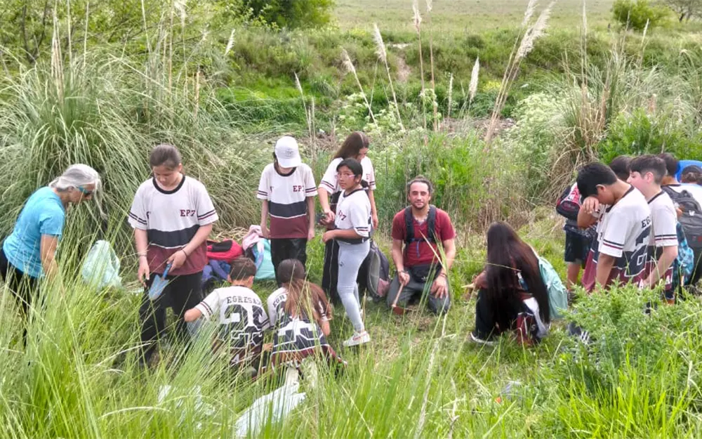 Guardianes del cambio: plantan árboles nativos a orillas del Tajamar