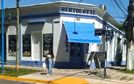Fachada del comercio más antiguo de escobar, Bertolotti
