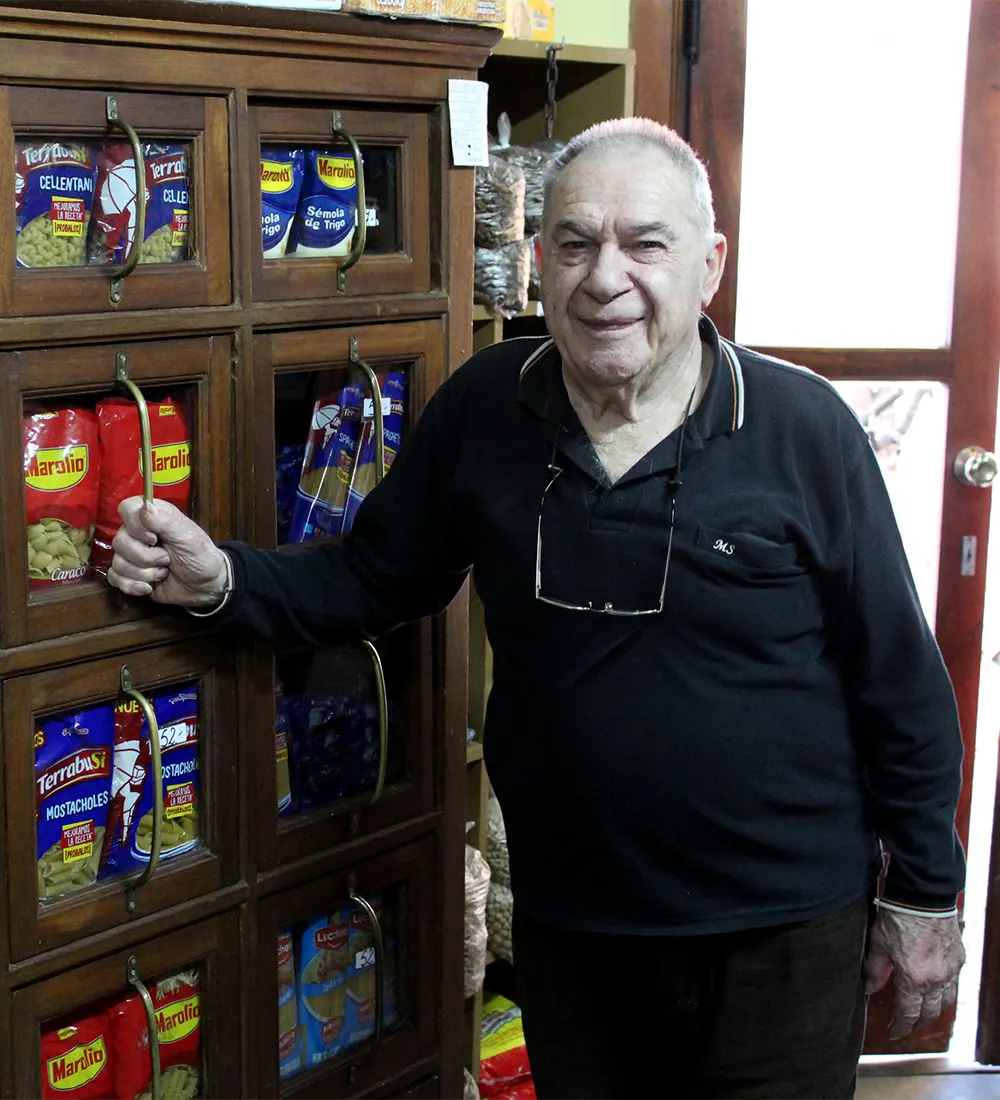 Anselmo Demarco en su comercio