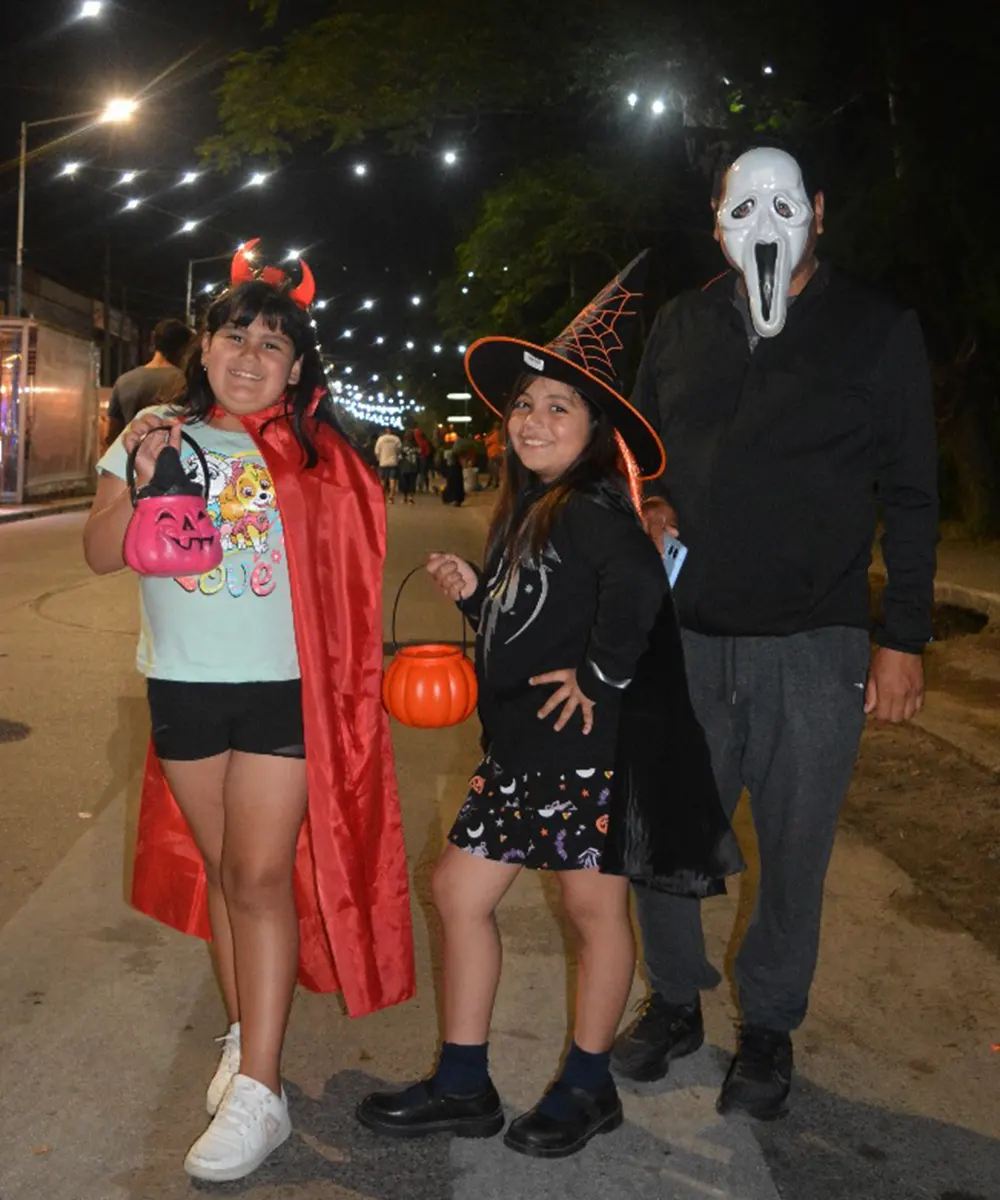 Niñas disfrazadas de brujitas