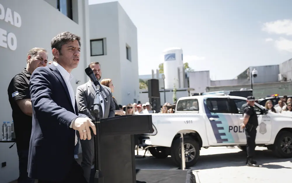 Kicillof encabezó en Garín la entrega de once nuevos móviles para la Policía