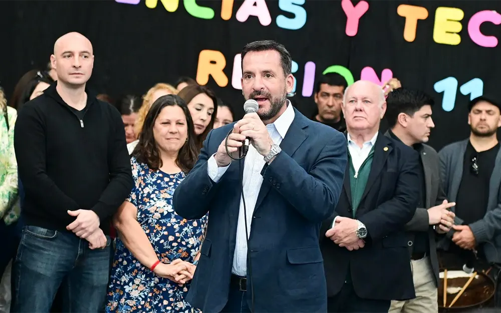 Sujarchuk escuela Ariel Sujarchuk en una escuela