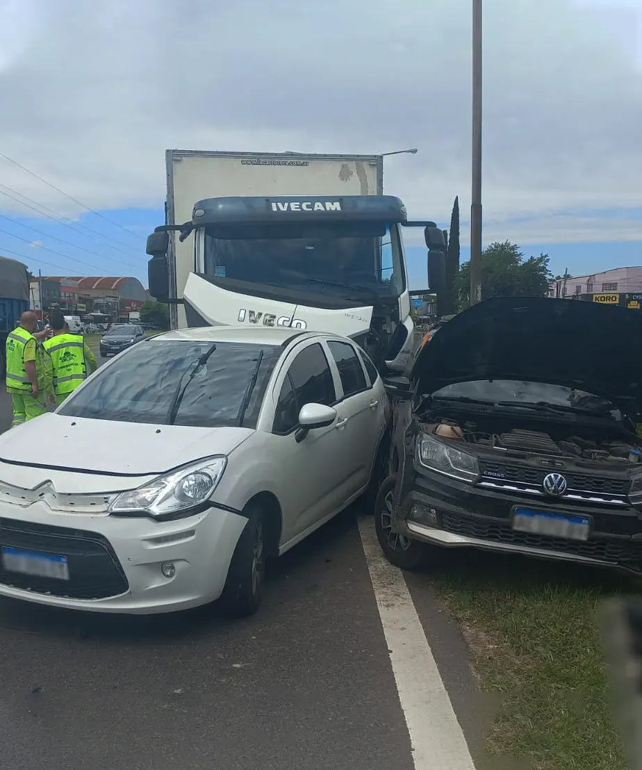Tras el choque de Volkswagen y un Toyota; también se vio involucrado un Citroën C3.