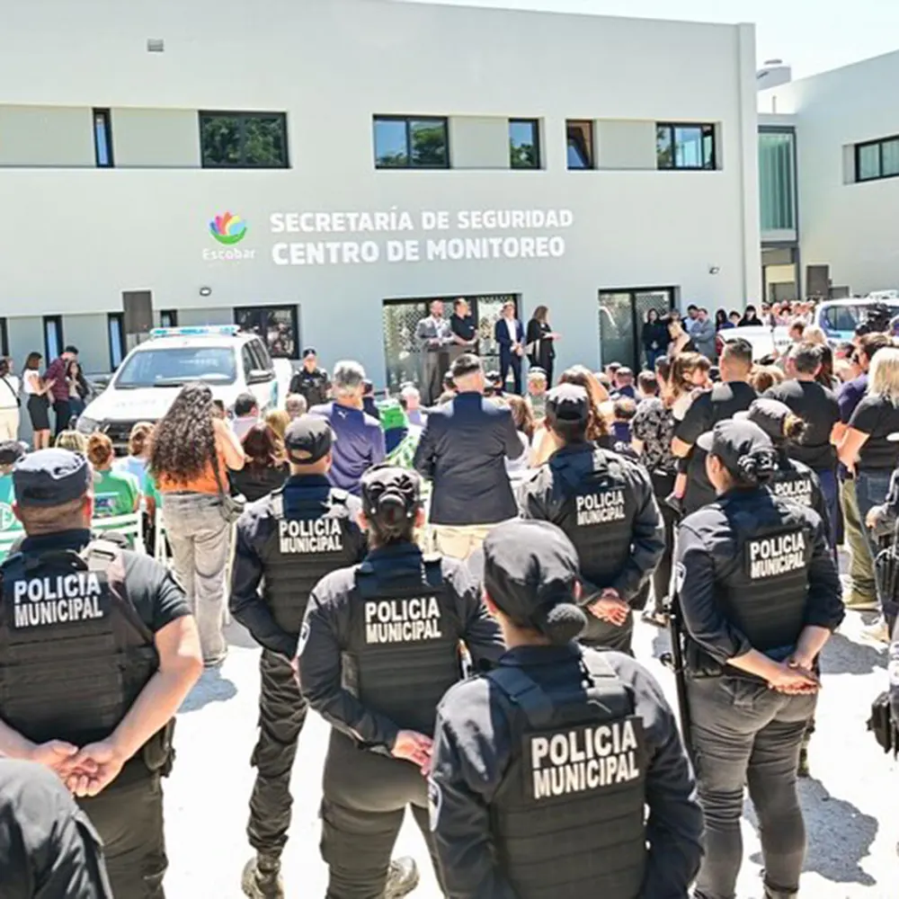 El gobernador encabezó el acto en el Centro de Monitoreo de Garín.