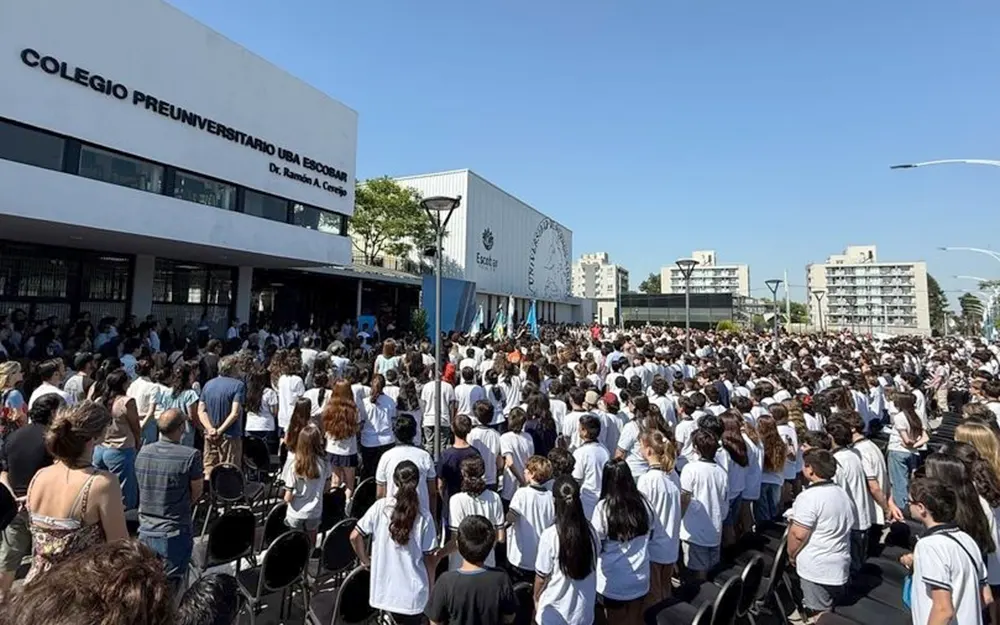 El colegio de la UBA en Escobar celebró su primera promoción de egresados