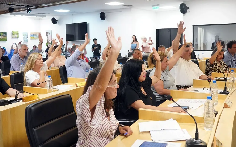 La oposición acompañó el aumento de las tasas municipales para 2026