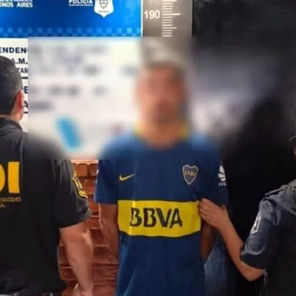 El presunto autor del crimen, alias "Sapito", detenido en la comisaría de Garín.