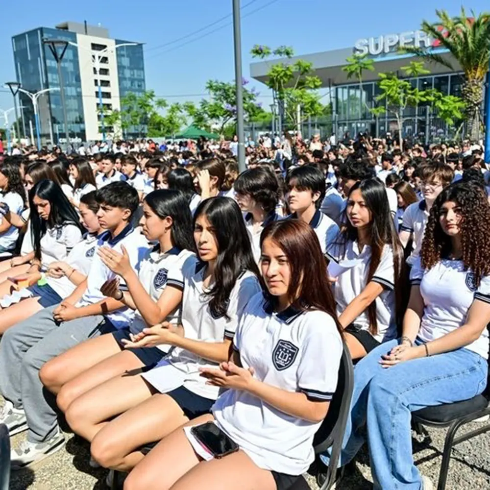 estudiantes egresados del colegio de la UBA