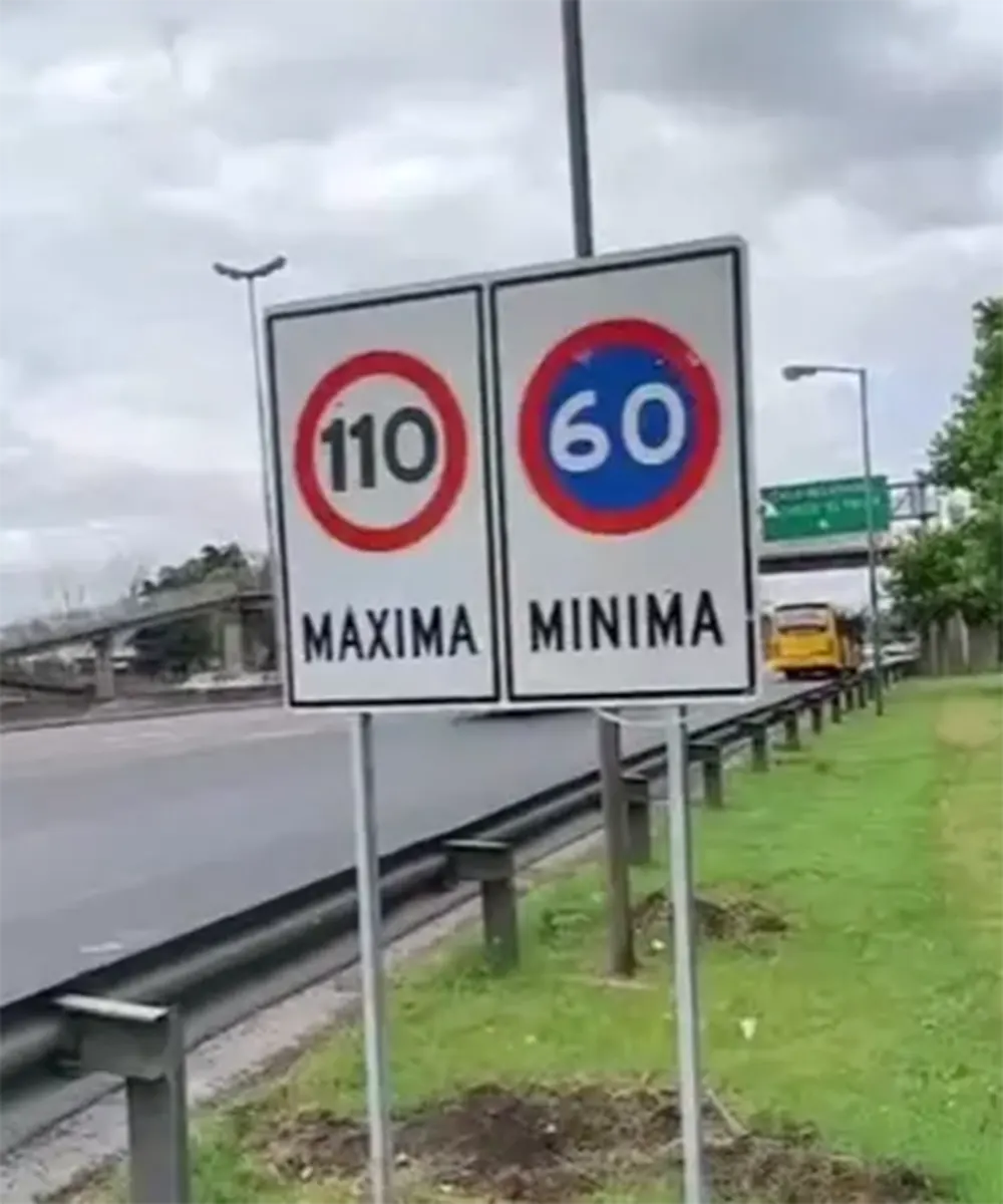 La senalización actualizada en Don Torcutato fija una velocidad máxima de 110 km/h y una mínima de 60 km/h.