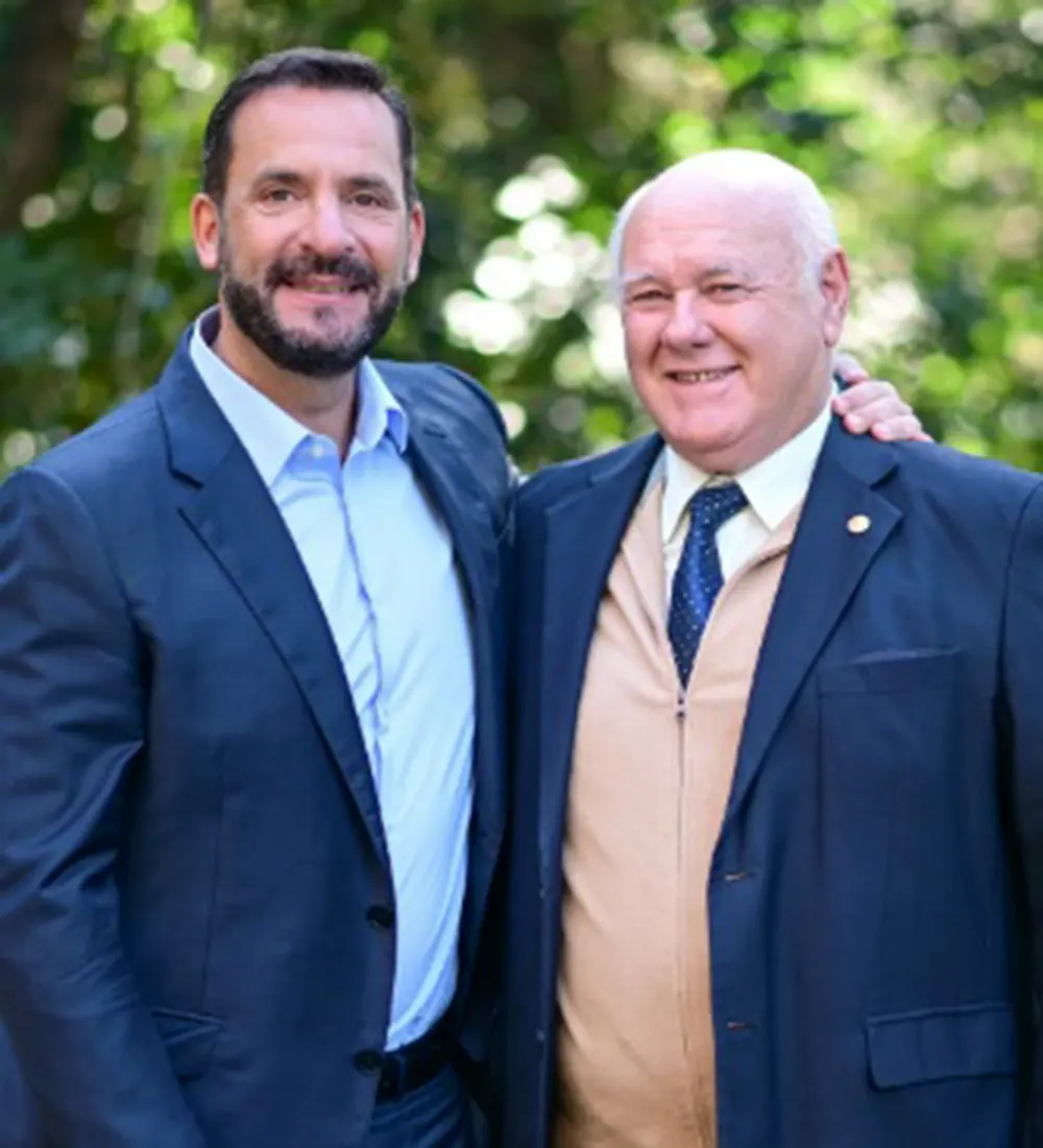 Sujarchuk junto al secretario de Educación, Rubén Hallú