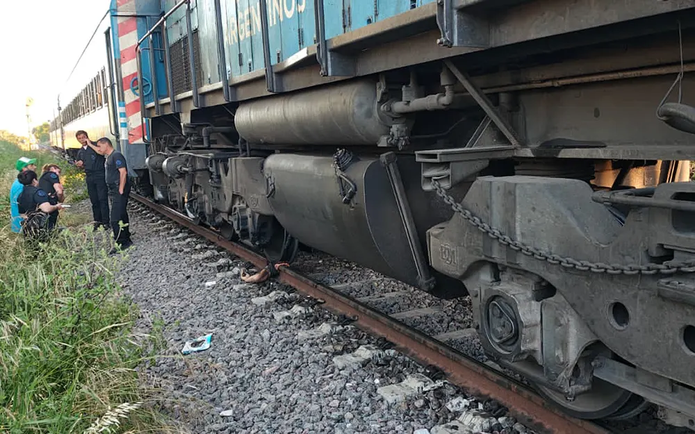 tren detenido sobre las vías