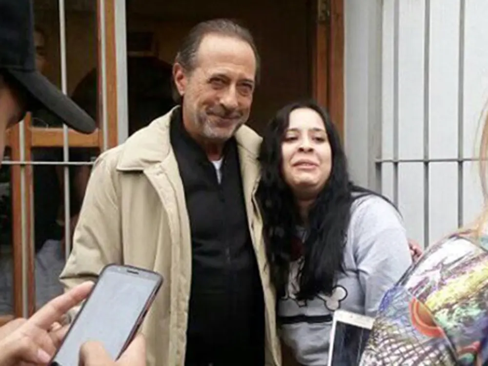 Francella y el resto del elenco se sacaron fotos con varias personas que se acercaron a observar.