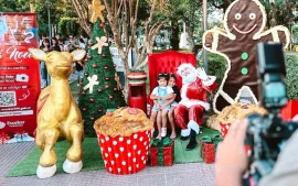 Escobar se prepara para celebrar la navidad.