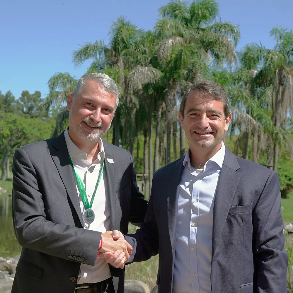 El director de la fundaci&oacute;n Sergio Guerra y el CEO de YPF Luz Mart&iacute;n Mandarano.
