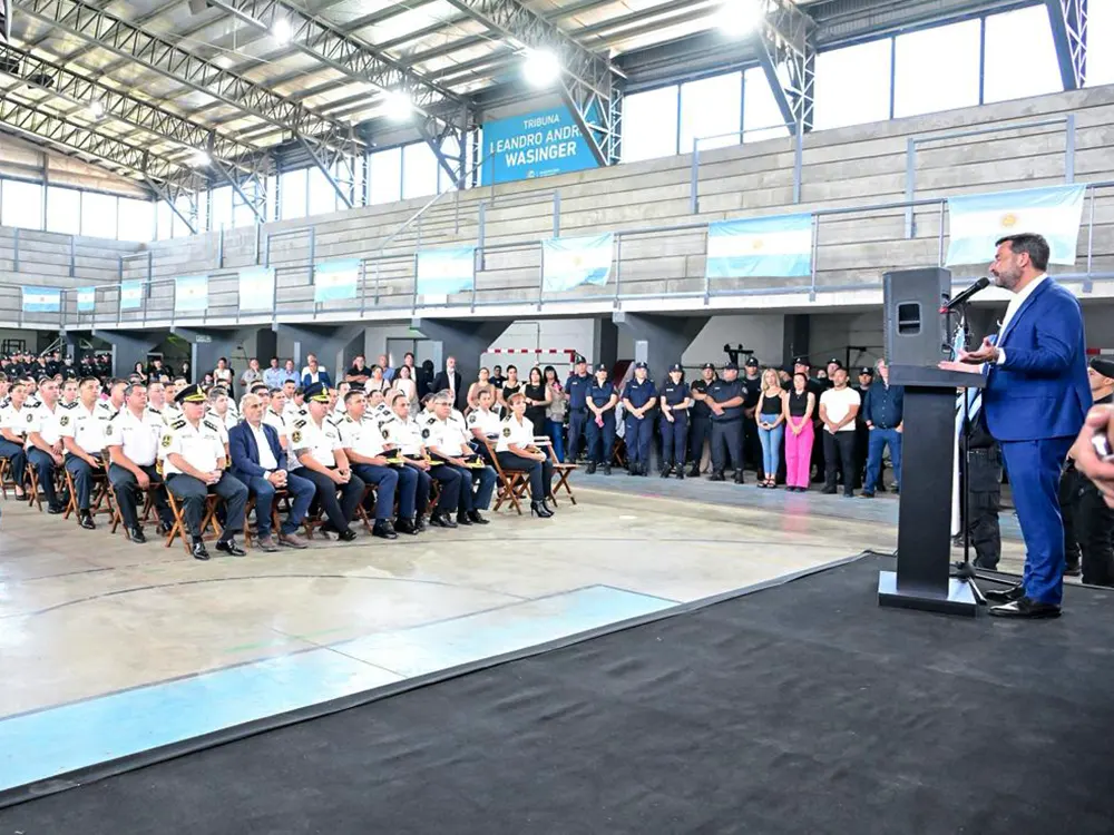 Ariel Sujarchuck durante el acto del aviversario de la Polic&iacute;a Bonaerense.