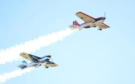 Avionetas en el aire durante el evento Escobar Vuela