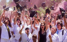 Egresados del Polo de Educación Superior en el acto de entrega de diplomas.