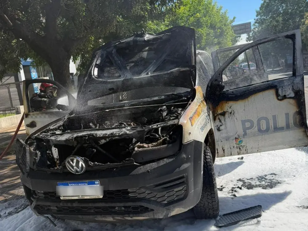 incendio de una patrulla policial Un patrullero se incendió sobre la avenida San Martín.