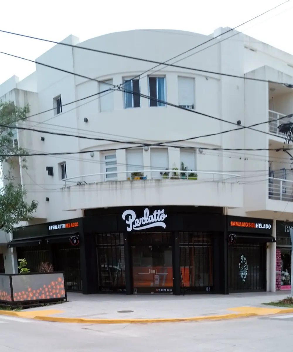 La nueva heladería Perlatto en la esquina de César Díaz y Juan Pablo Asborno.