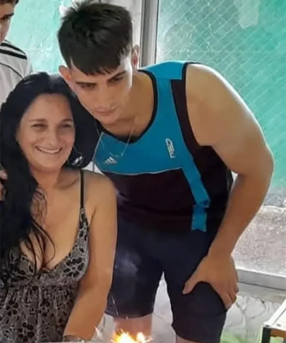 Mariana Serrallonga junto a su hijo Santiago Miguel Oleksiuk