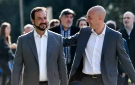 Ariel Sujarchuk y Carlos Ramil caminando juntos