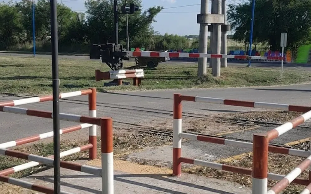 Colocan barreras en un paso a nivel que conecta a Escobar, Matheu y Zelaya