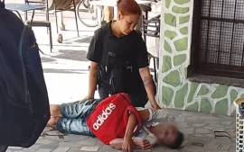 Policía municipal ayudo a un hombre en Savio