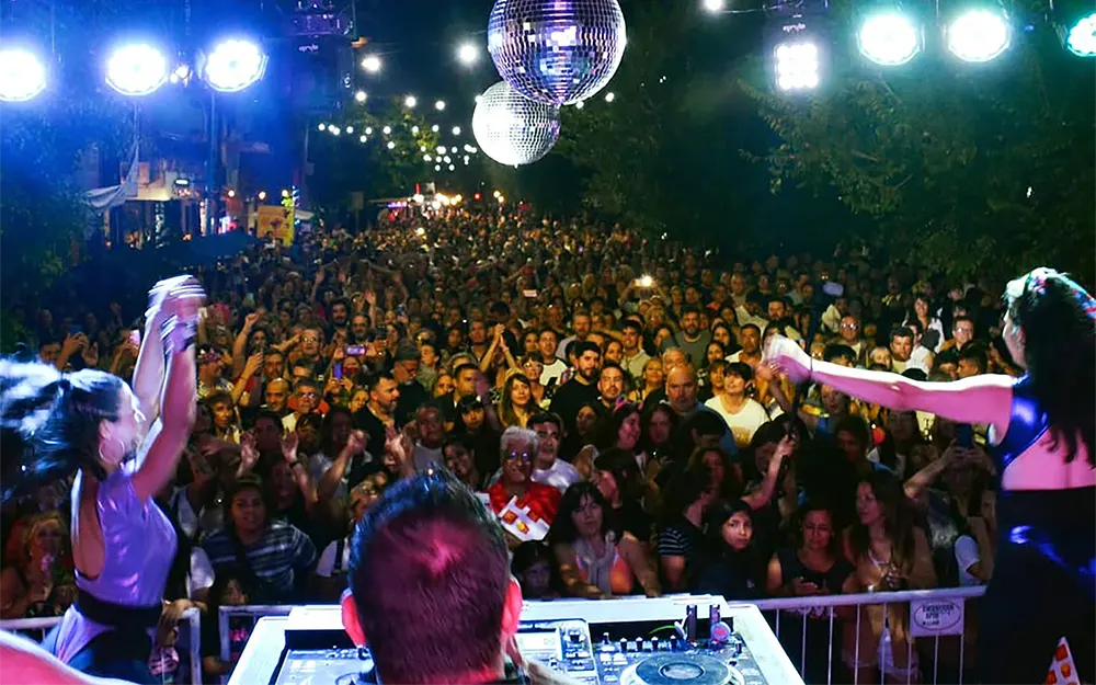 La fiebre retro vuelve a Escobar: llega una nueva Peatonal Ochentosa