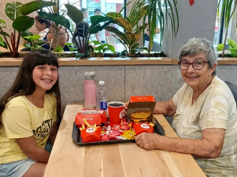 Las primeras clientas de Mostaza