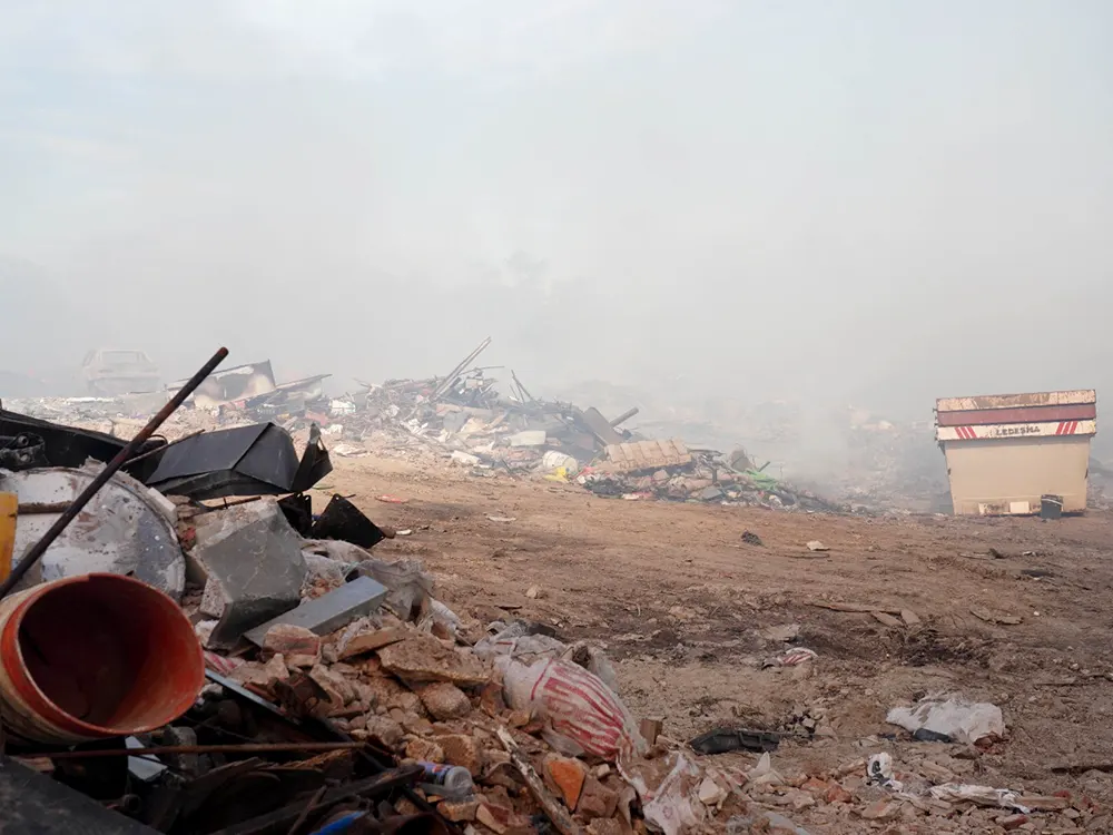 Basura arrojada en el predio de Maschwitz por empresas y personas.