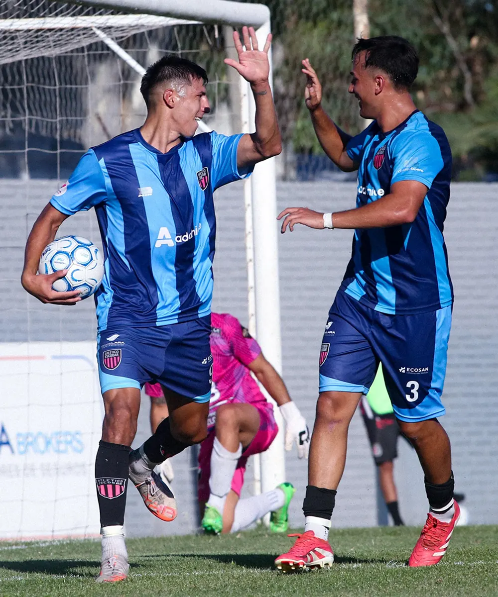 Dos jugadores del Atl&eacute;tico Escobar.