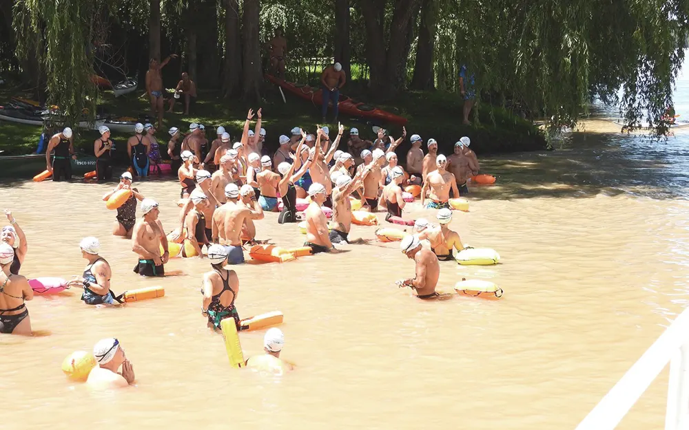 El maratón acuático en el Paraná fue para un joven nadador de San Martín
