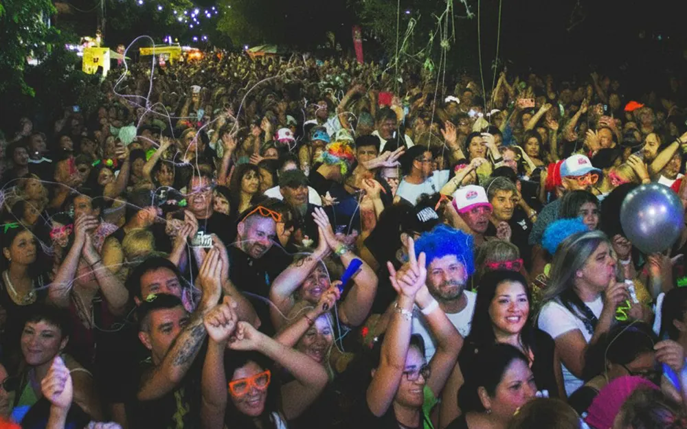 ochentosa Peatonal Ochentosa convoco a una multitud de personas