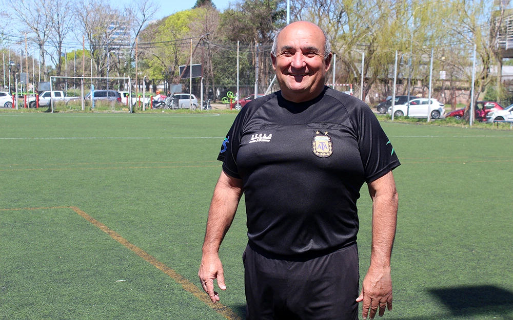Falleció Víctor Canelas, árbitro de la Liga y un referente del fútbol para ciegos
