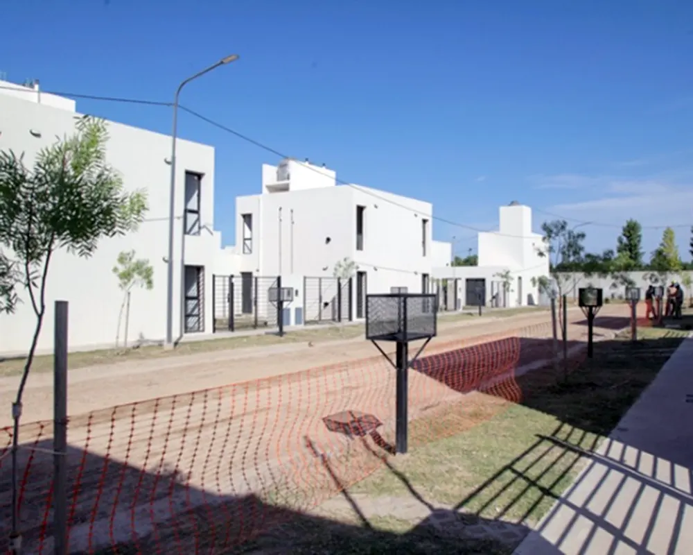 Fachada de algunas de las 72 viviendas del barrio Mermoz