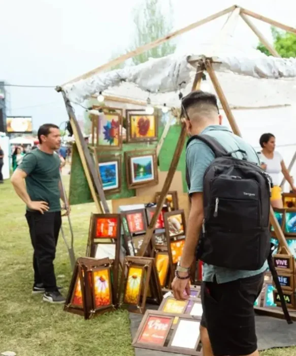 Feria de emprendedores, artesanos y dise&ntilde;o independientes.