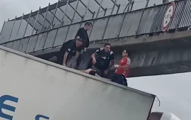 Intento de suicidio en la psarela de Garín.