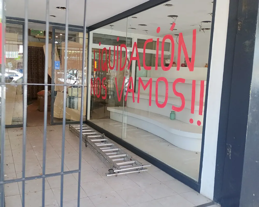 Facha del comercio de zapater&iacute;a Viki.