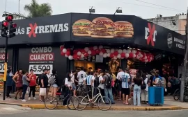 Fervor total en Garín por la apertura de una cadena de hamburguesas