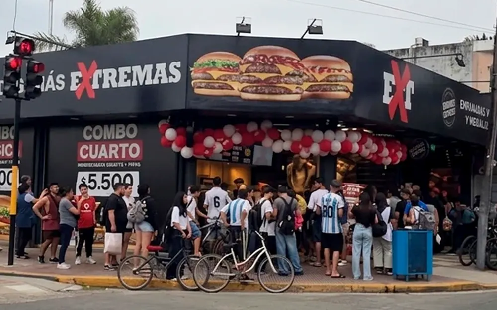 Fervor total en Garín por la apertura de una cadena de hamburguesas