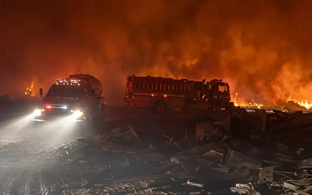 Impresionante incendio en una antigua tosquera de Loma Verde