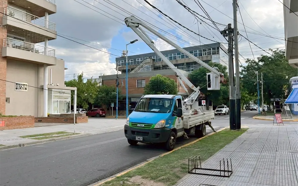 El Municipio multó a siete empresas de telecomunicaciones por cableado aéreo peligroso