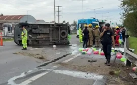 Vuelco de camioneta en panamericana